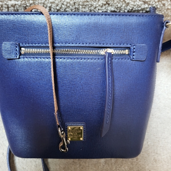 Stunning Dooney and Bourke Leather Crossbody Bag! - Picture 6 of 9